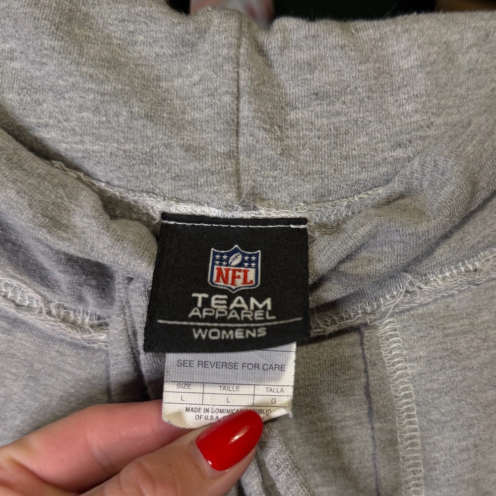 NFL Team Pittsburgh Steelers Football Gray Women’s Capri Pocket Shorts - Picture 4 of 6